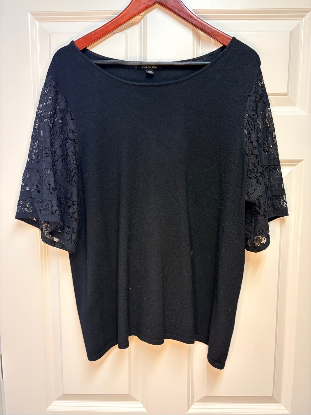 Roz & Ali Black Short-Sleeve Sweater with Lace Sleeves